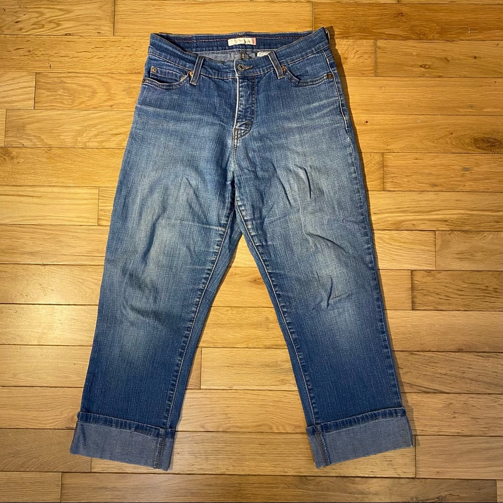 Levi’s 548 Perfectly Slimming Capri Cropped Jeans size 8 in medium wash - Picture 2 of 14